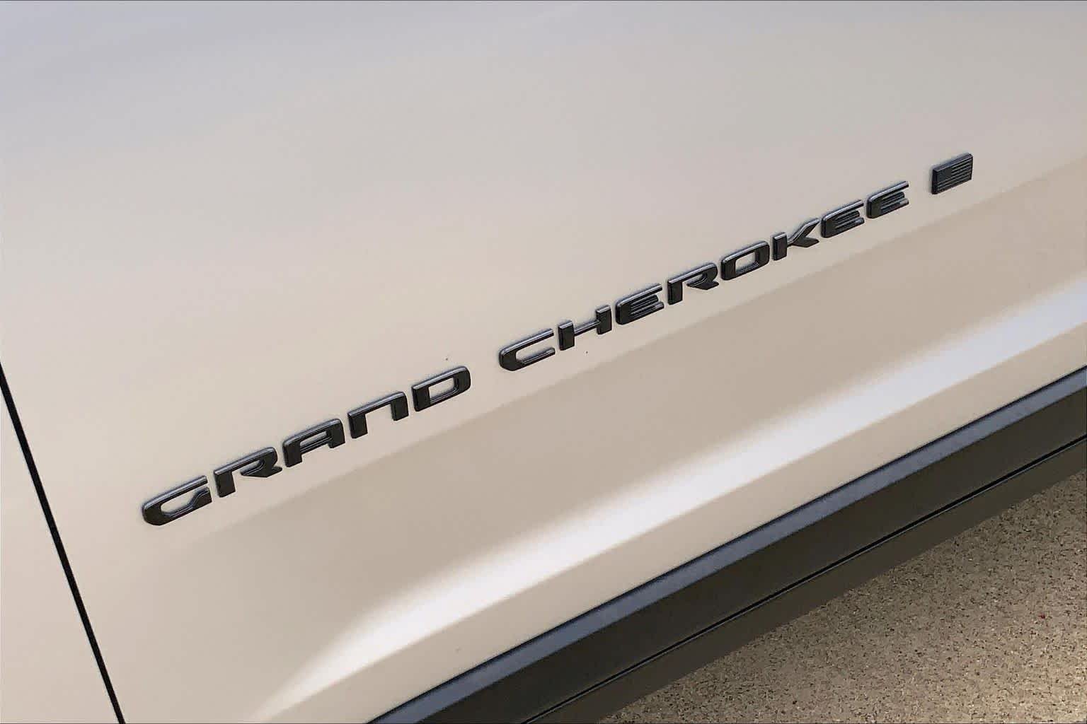 New 2026 Silver Zynith Jeep Laredo Altitude image 15