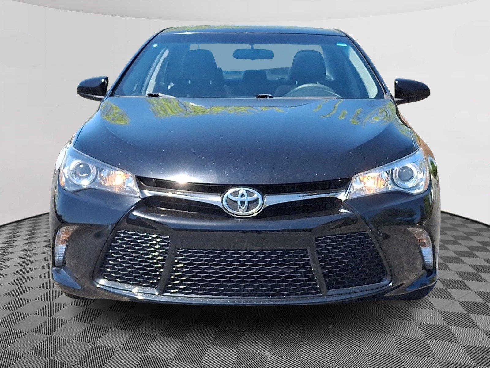 Used 2015 Toyota Camry SE with VIN 4T1BF1FK3FU064830 for sale in Wilmington, DE