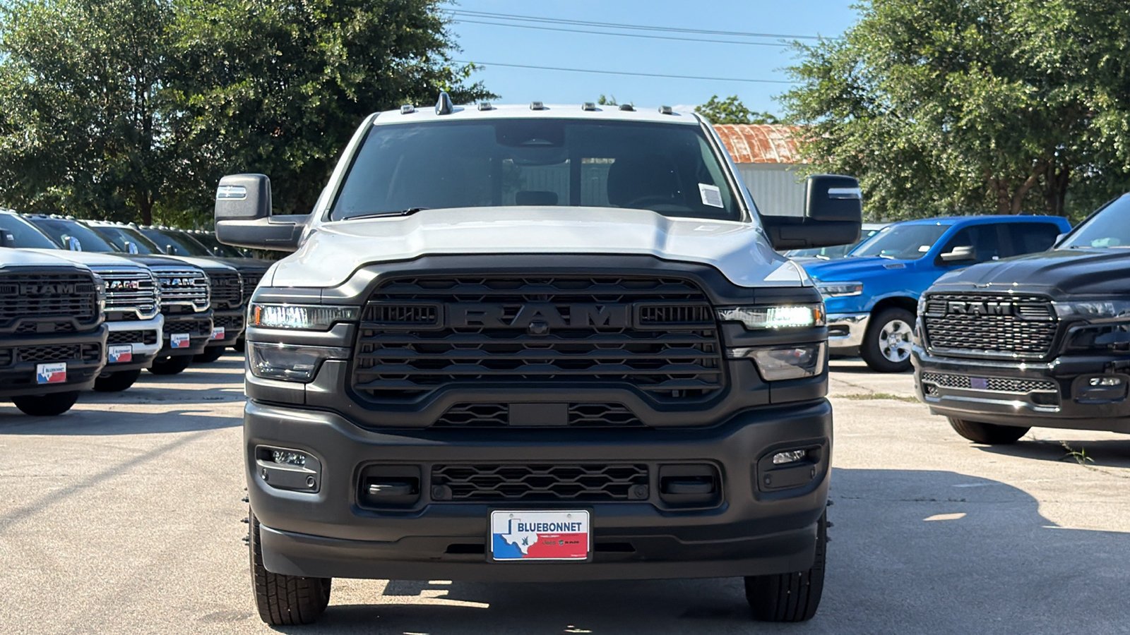 New 2026 Bright White Clear-Coat Exterior Paint RAM Tradesman image 2