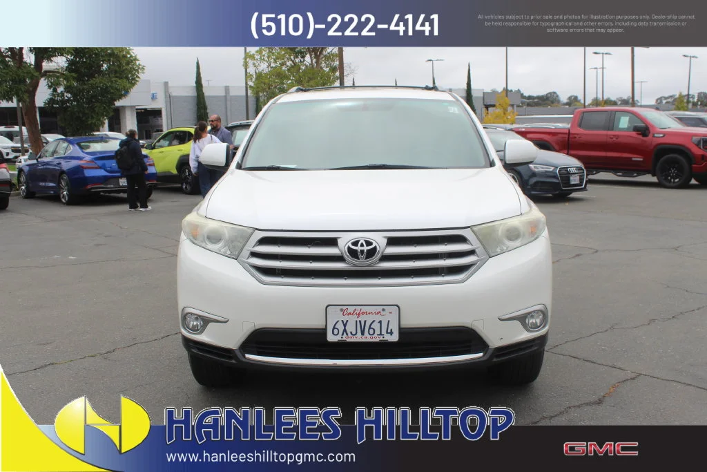 Used 2012 White Toyota Base image 4