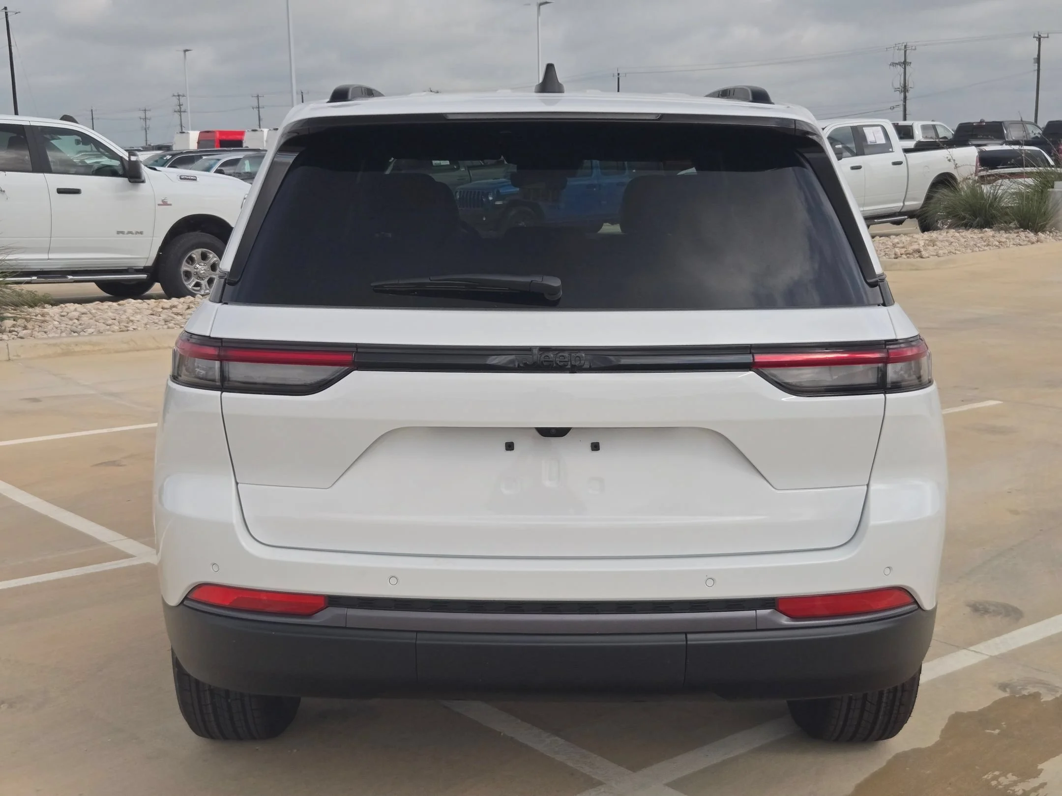 New 2026 Bright White Clearcoat Jeep Altitude image 4