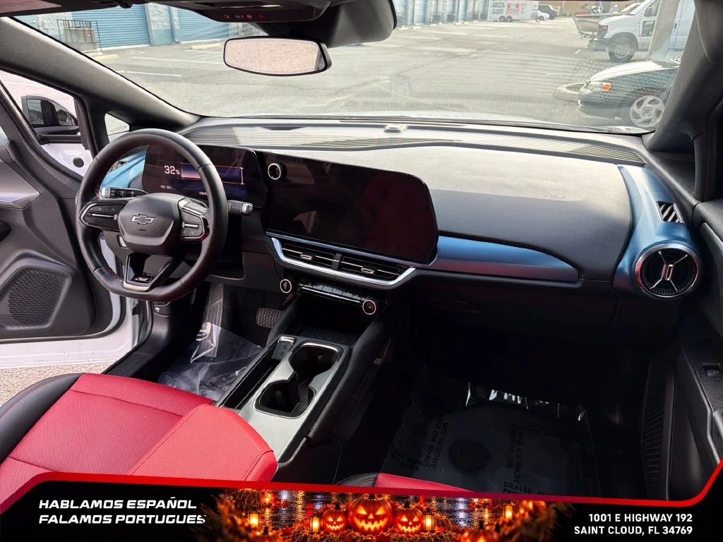 Used 2024 Summit White Chevrolet 2RS image 31