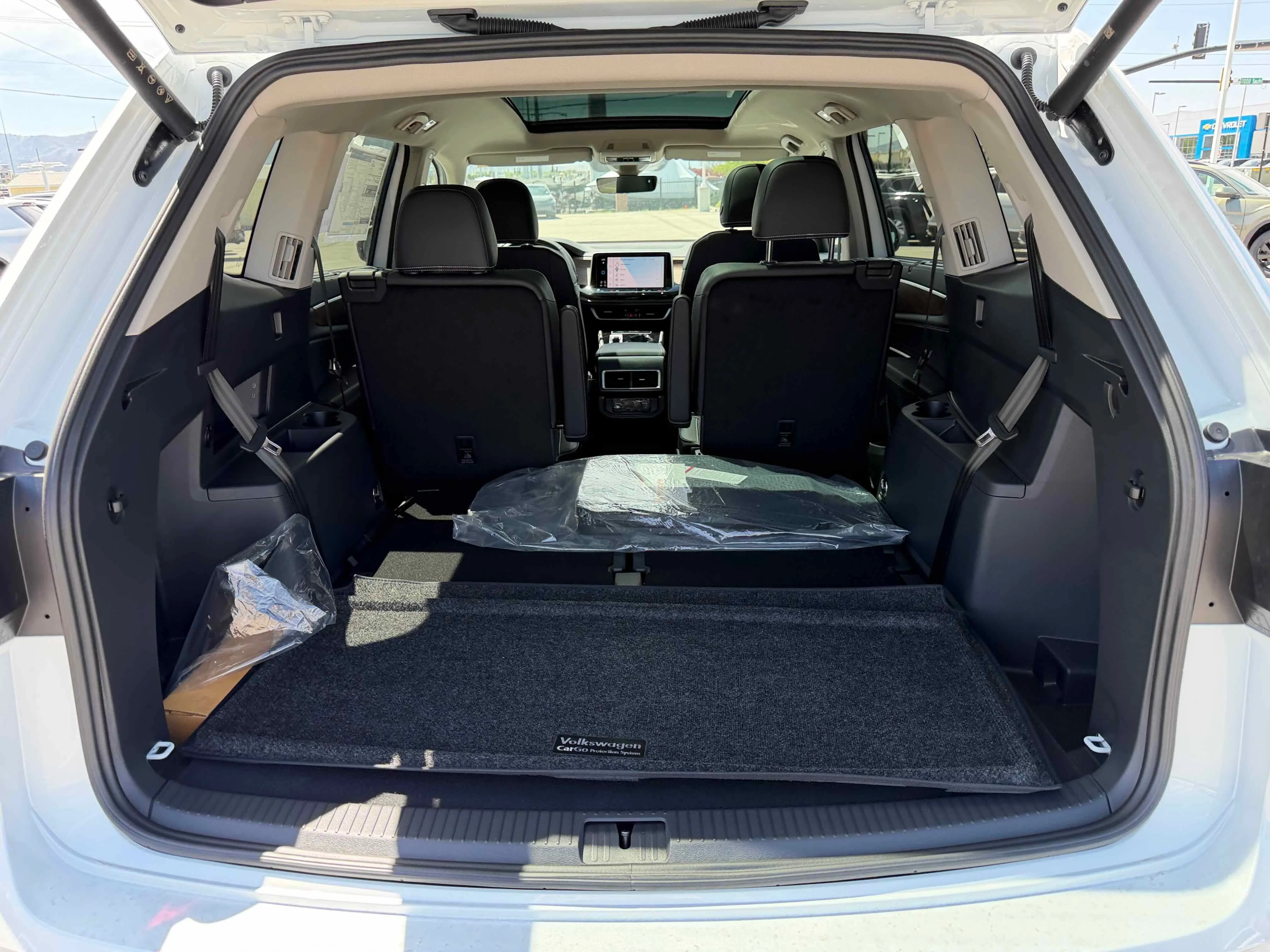 New 2026 Opal White Volkswagen 2.0T SE w/Technology image 31