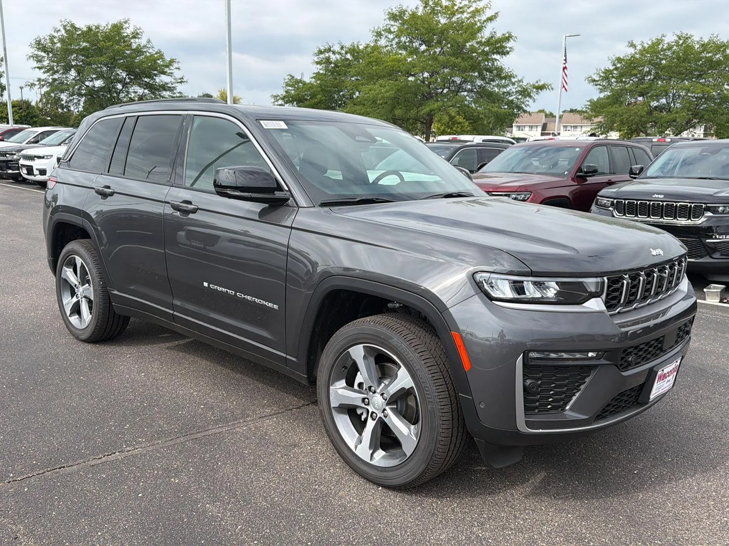 New 2026 Baltic Gray Metallic Clear-Coat Exterior Paint Jeep Limited image 2