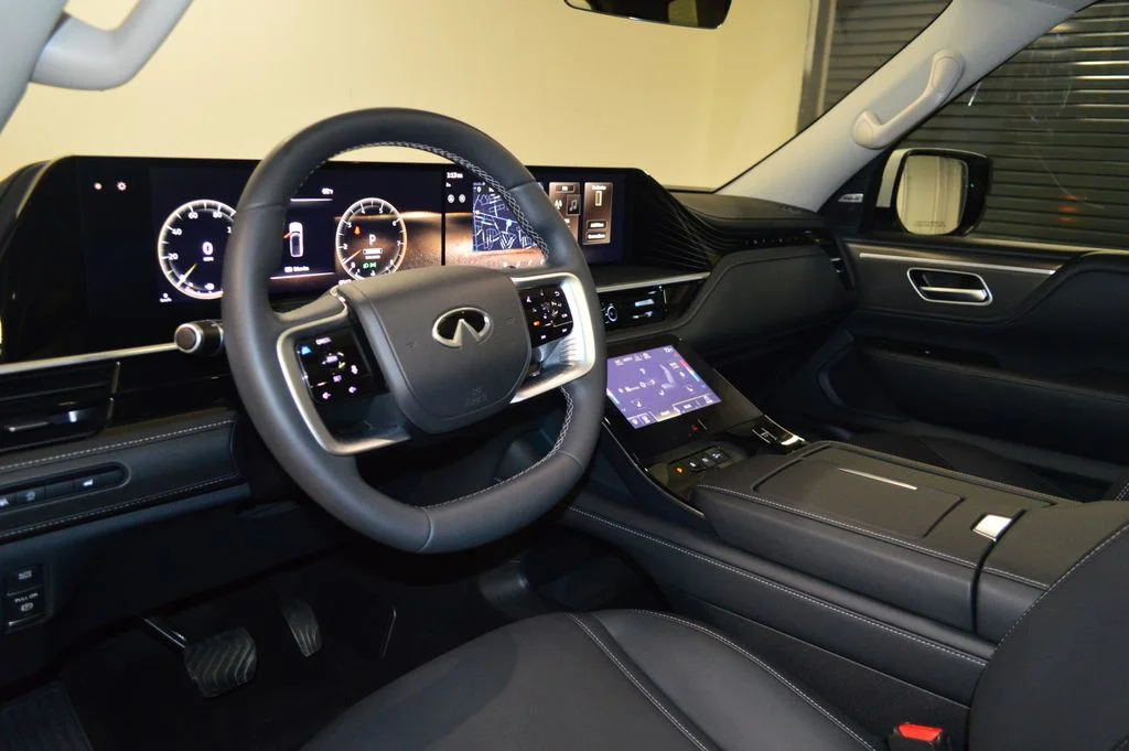 Certified Used 2025 White INFINITI PURE image 4