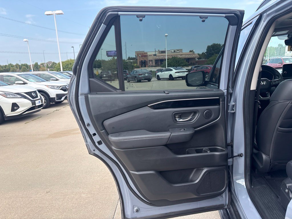 Used 2024 Sonic Gray Pearl Honda Touring 8 Passenger image 84