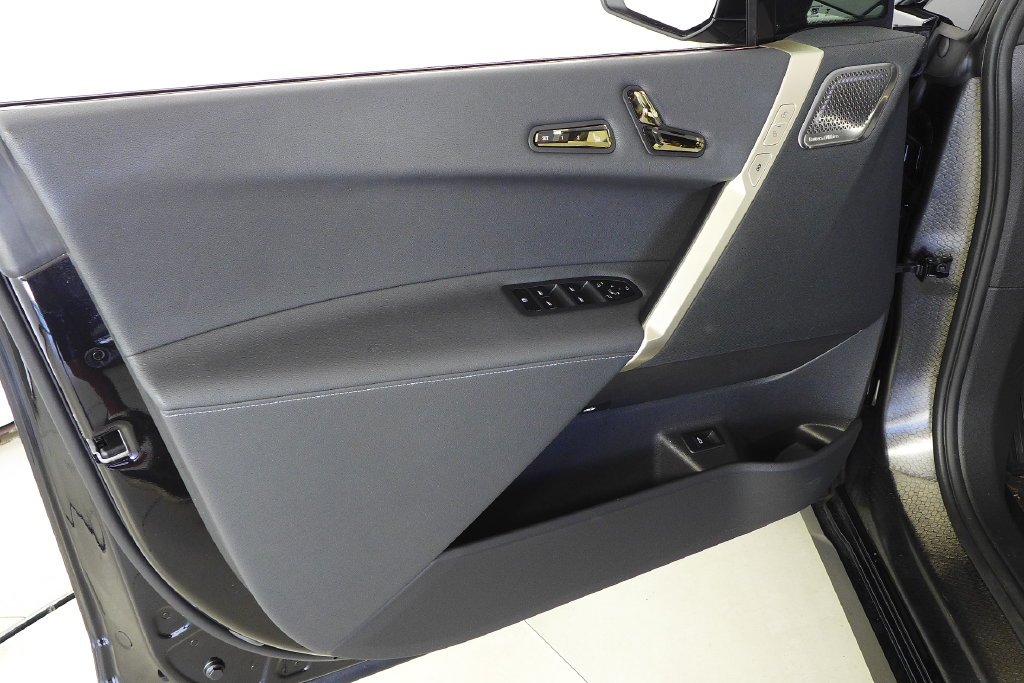Certified Used 2023 Black Sapphire Metallic BMW M60 image 10