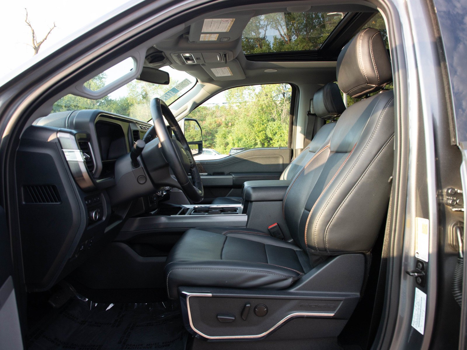 Used 2024  Ford  image 25