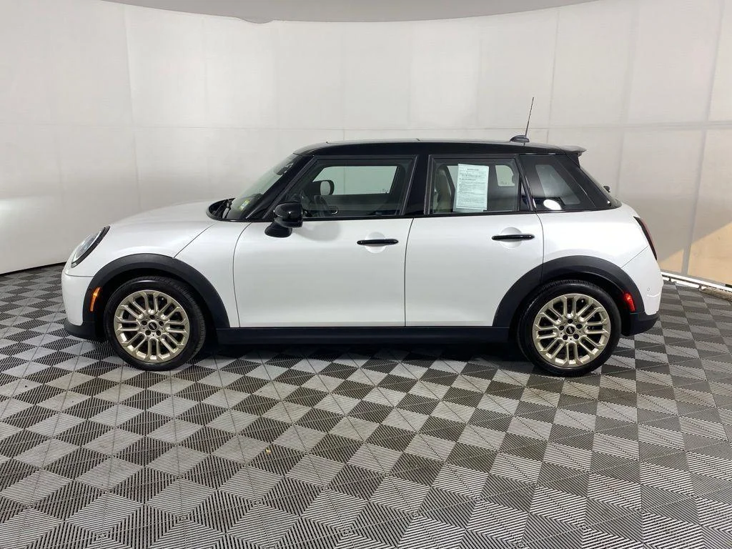 Used 2025 White Metallic MINI Signature Plus image 12