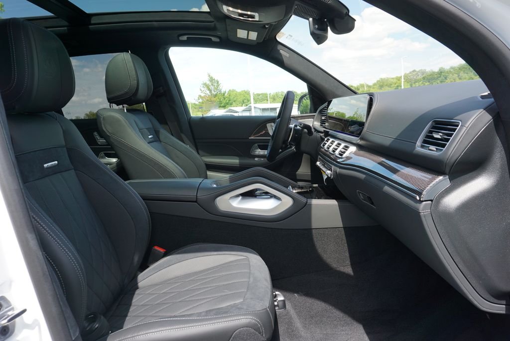 New 2026 MANUFAKTUR Moonlight White Metallic Mercedes-Benz GLE 63 S AMG® image 57