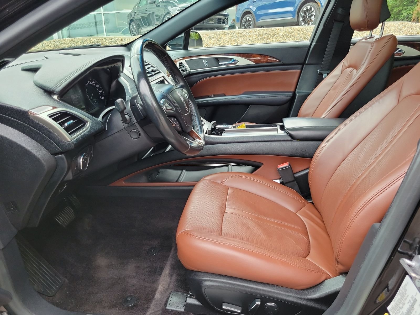 Used 2017 Black Lincoln Reserve image 9
