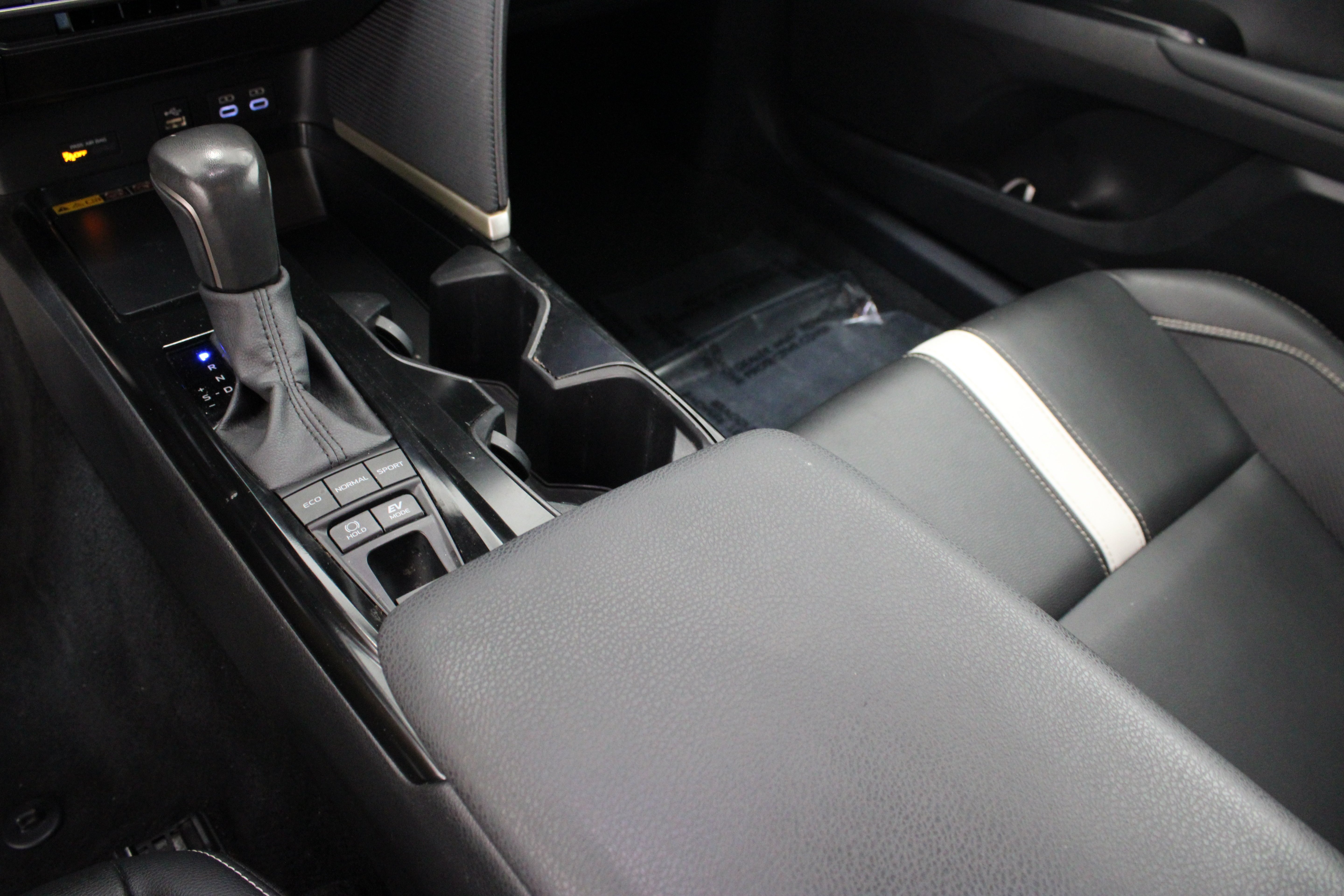 Used 2025 BLIZZARD PEARL Toyota SE image 17