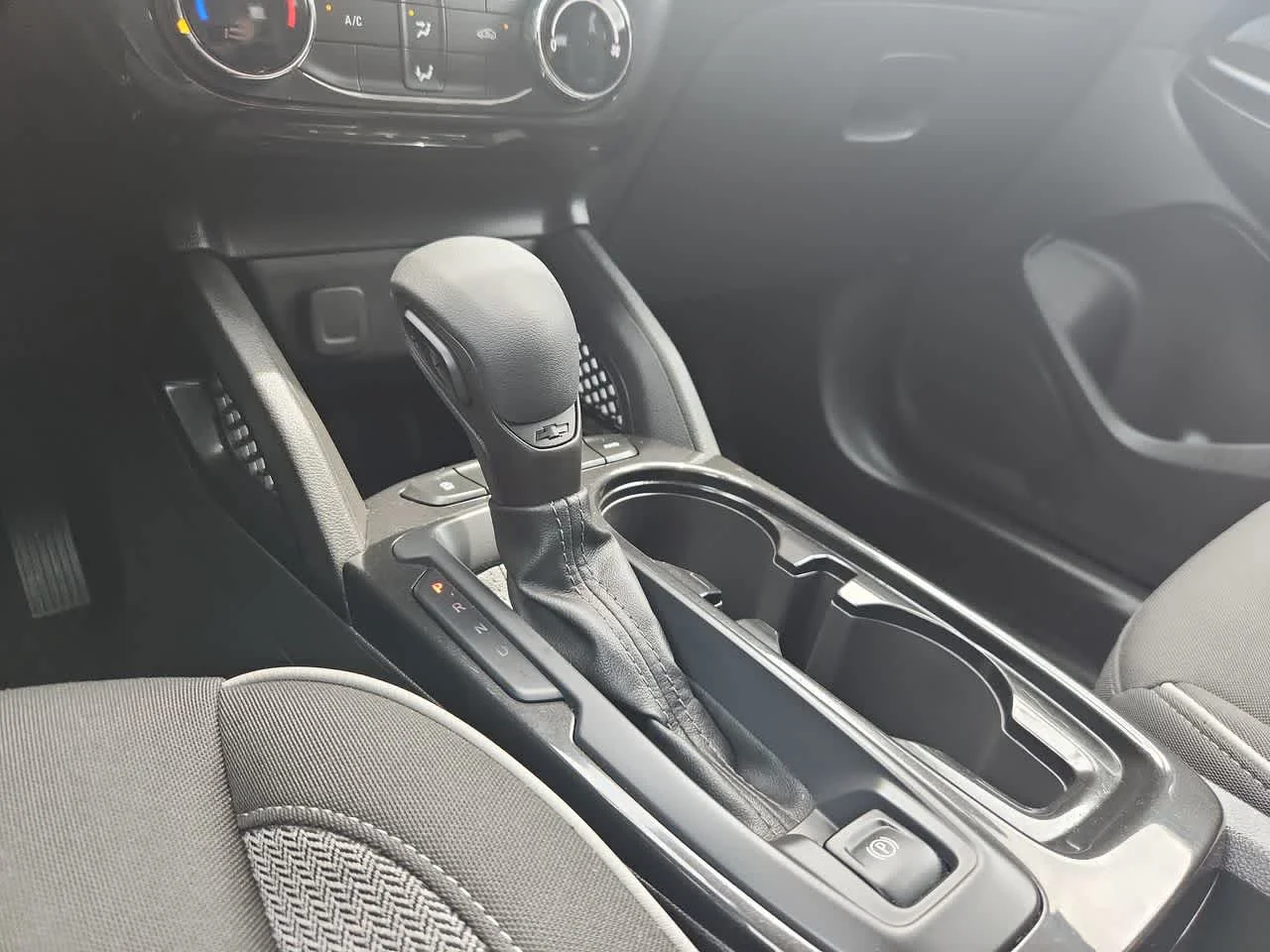 Used 2025 Mosaic Black Metallic Chevrolet LT image 19