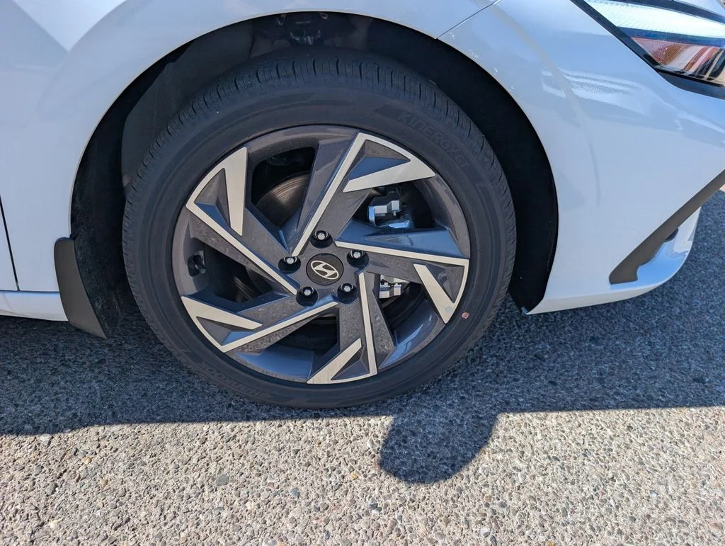 New 2025 White Hyundai SEL Sport image 23