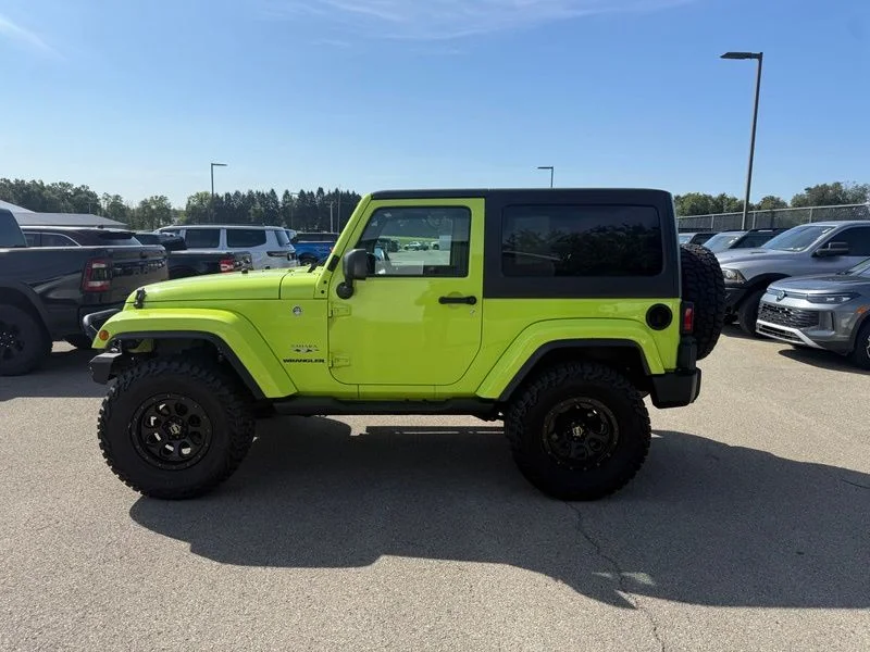 Used 2017 Green Jeep Sahara image 13