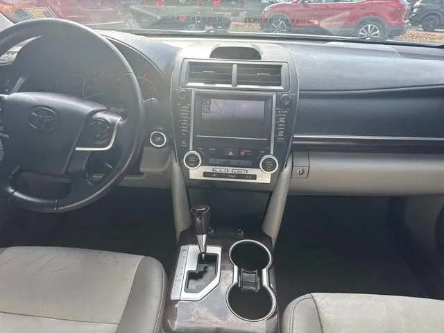 Used 2012 White Toyota XLE image 19