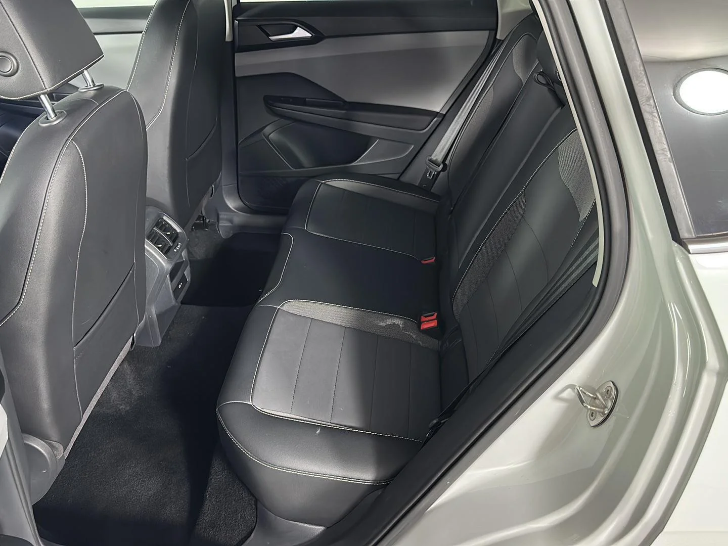 Used 2023 Pure White w/Deep Black Roof Volkswagen SE image 10