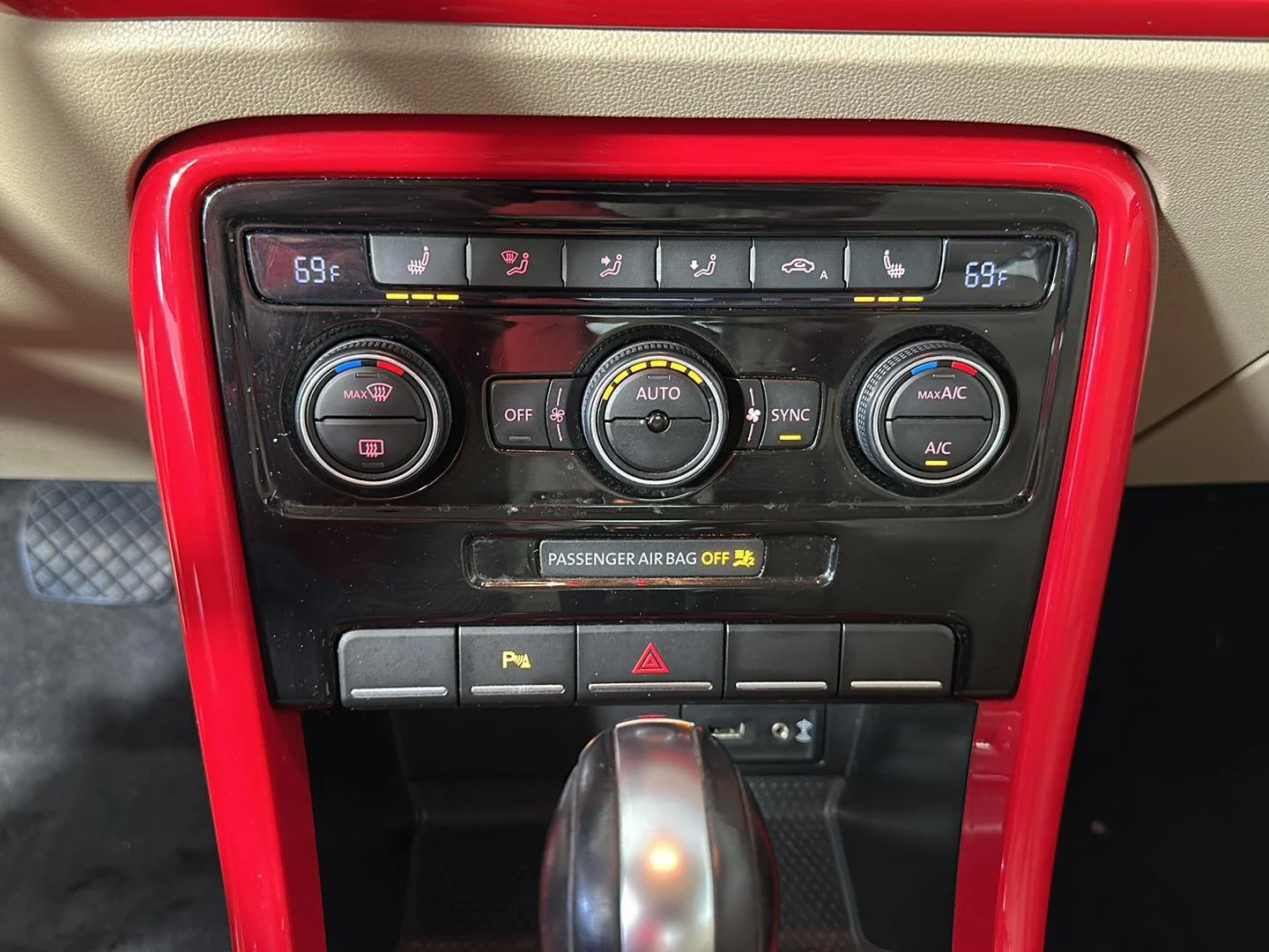 Used 2019 Tornado Red Volkswagen SE image 17