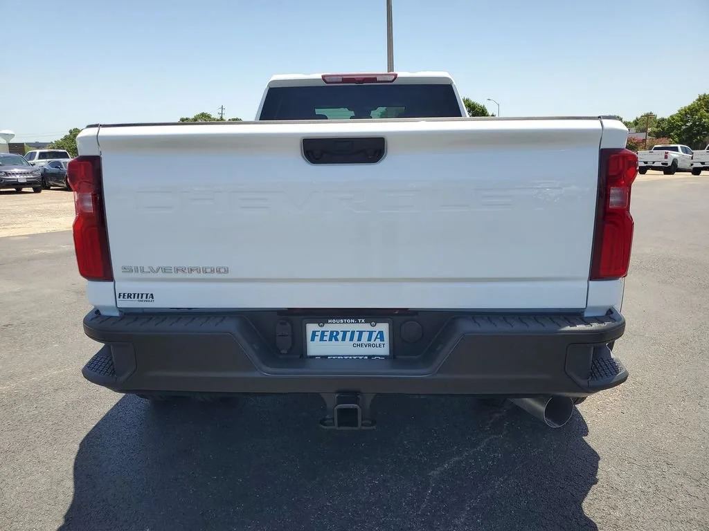 New 2026 Summit White Chevrolet WT image 18