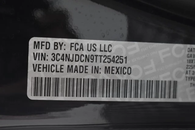 New 2026 Diamond Black Crystal Pearl-Coat Exterior Paint Jeep Limited image 37