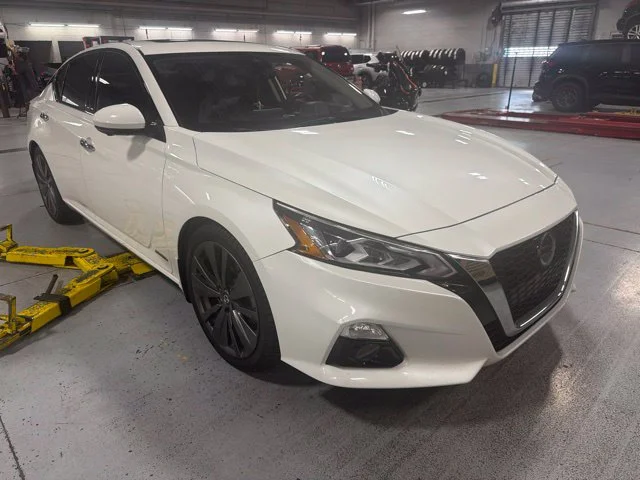 Used 2019 Pearl White Nissan 2.0 Edition ONE image 2