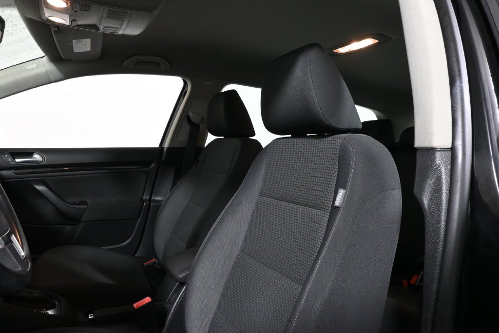 Used 2013 Black Volkswagen 2.5L S image 5