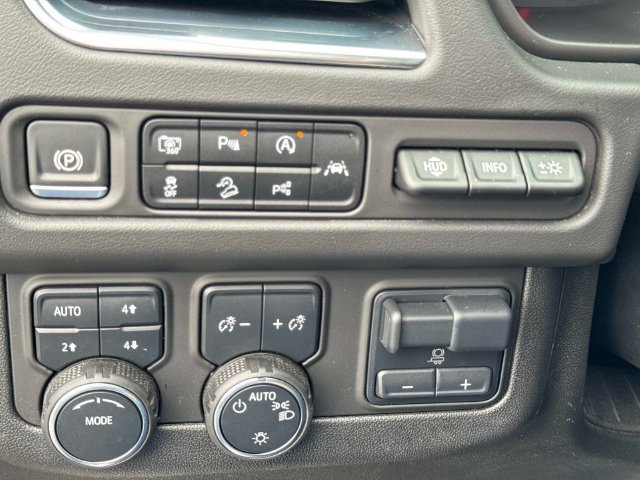 Used 2024 Black Chevrolet Premier image 33