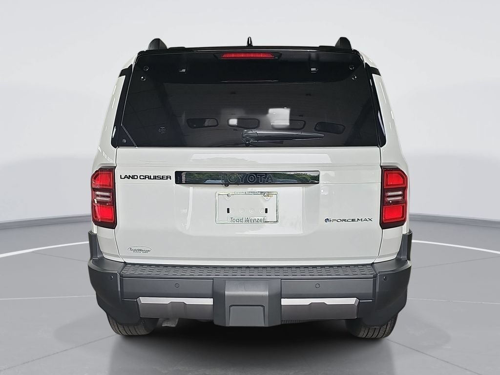 Used 2025 White Toyota 1958 image 5