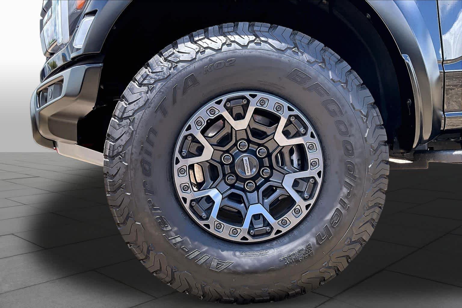 Used 2025 Agate Black Metallic Ford Raptor image 11