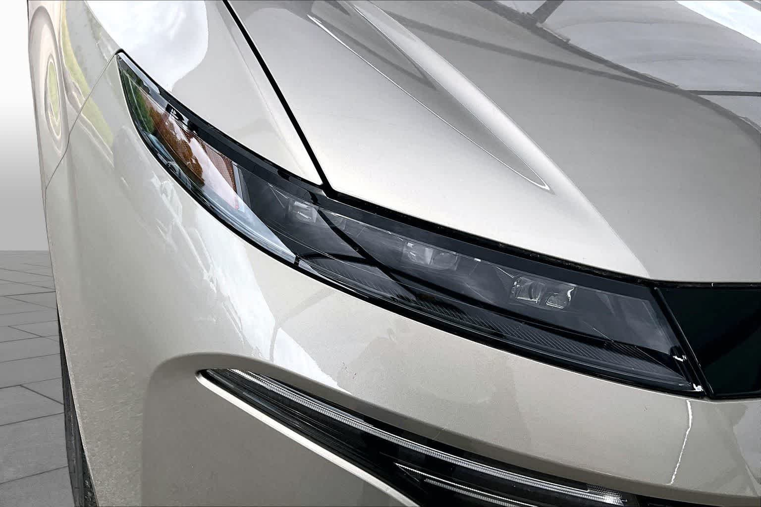 New 2026 Champagne Silver Metallic Nissan Platinum image 18