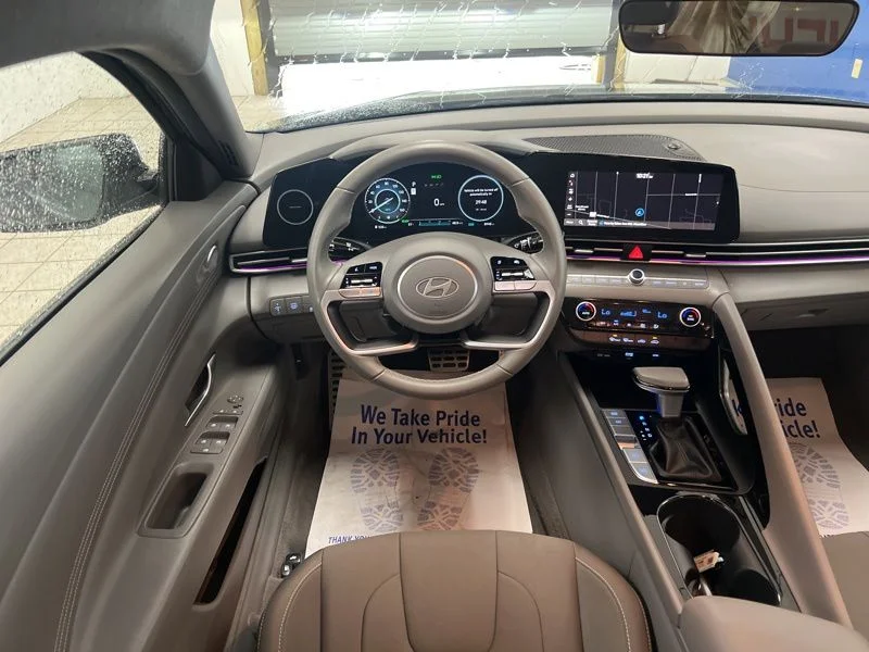 Used 2025 Gray Hyundai SEL Sport image 30
