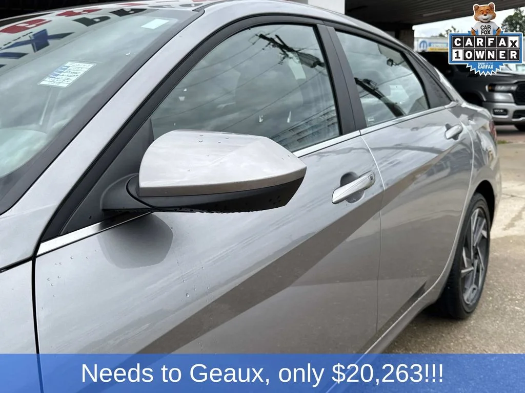 Used 2025 Silver Hyundai SEL Convenience image 8
