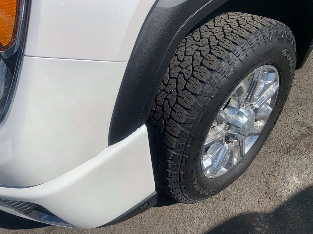 Used 2021 White GMC Denali image 2