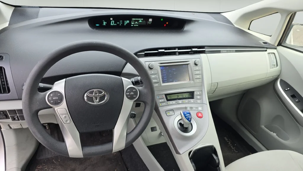 Used 2013 Silver Toyota Two image 21