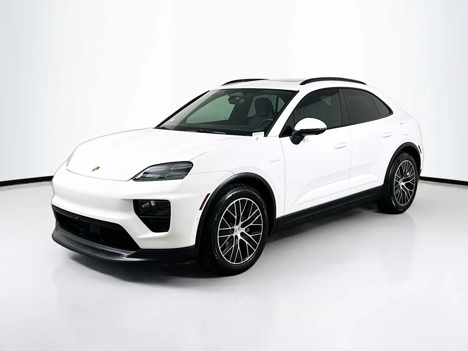 2025 Porsche Macan Macan Electric's photo