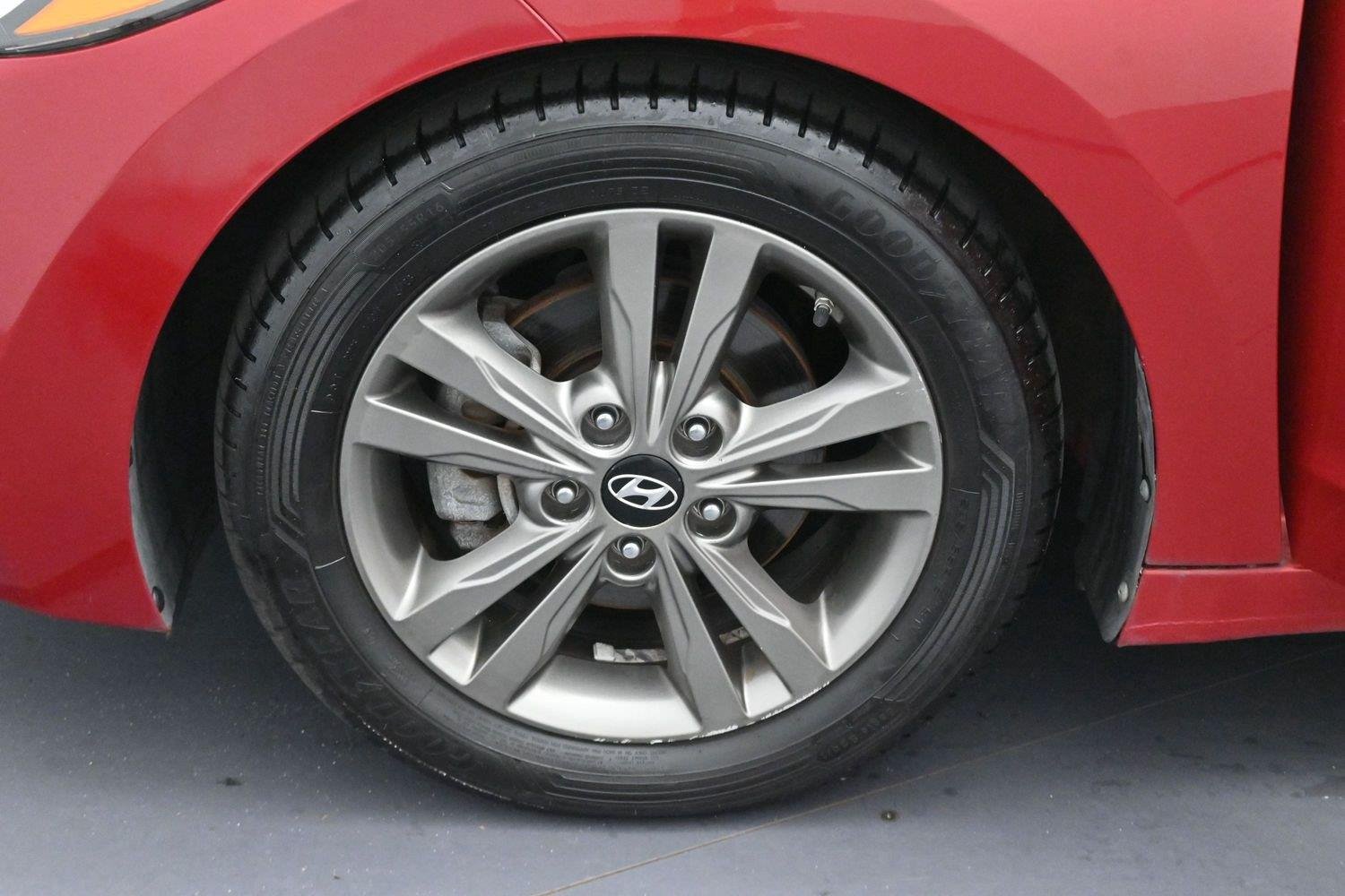 Used 2018 Scarlet Red Hyundai SEL image 32