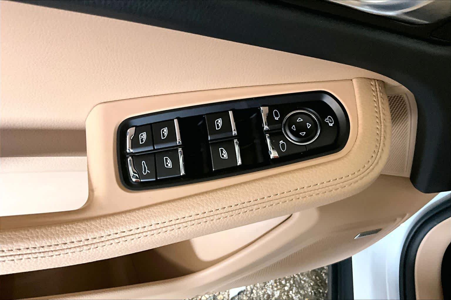 2025 Porsche Macan Base - Photo 33