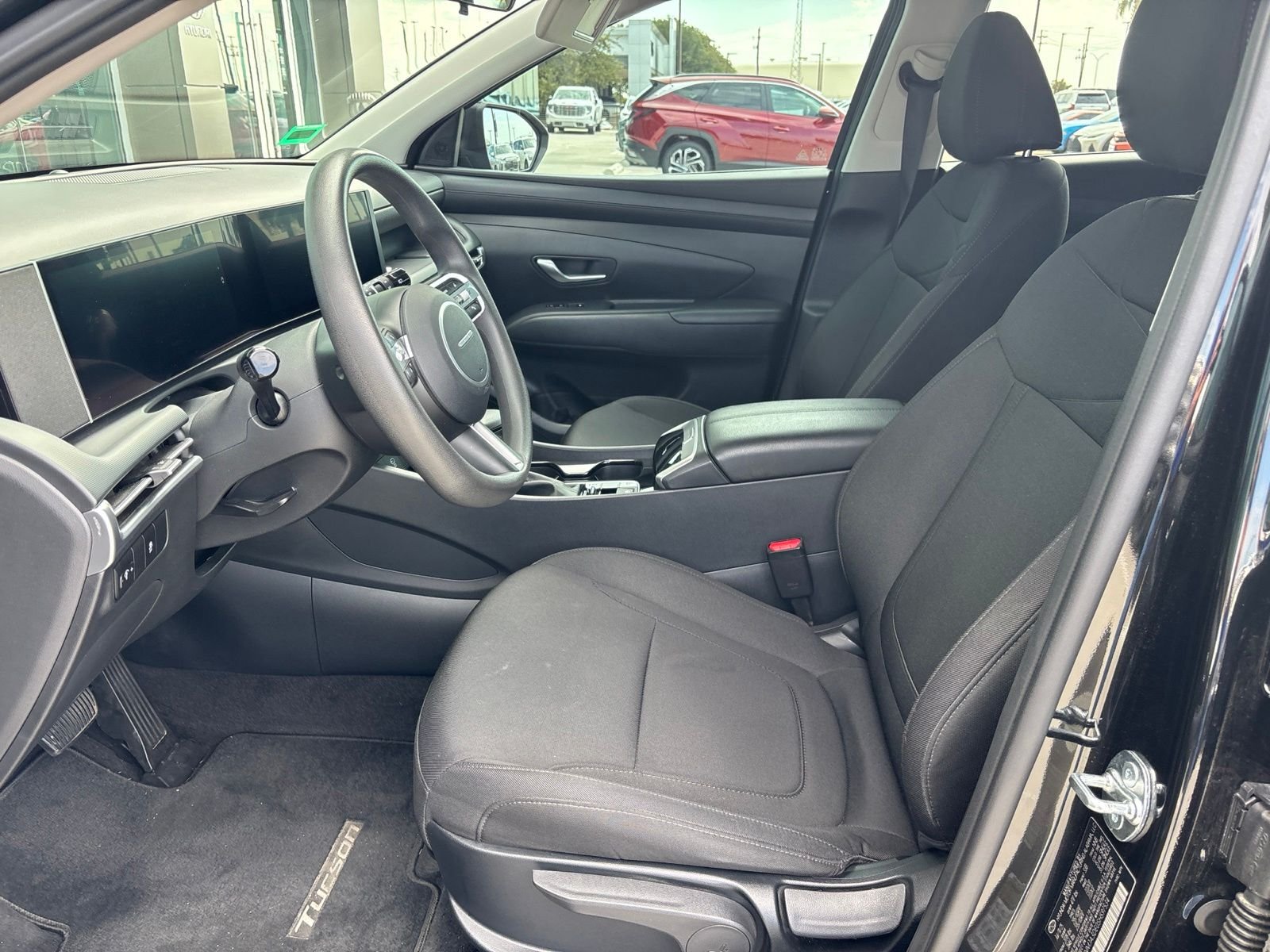 Certified Used 2025 Phantom Black Hyundai SE image 8