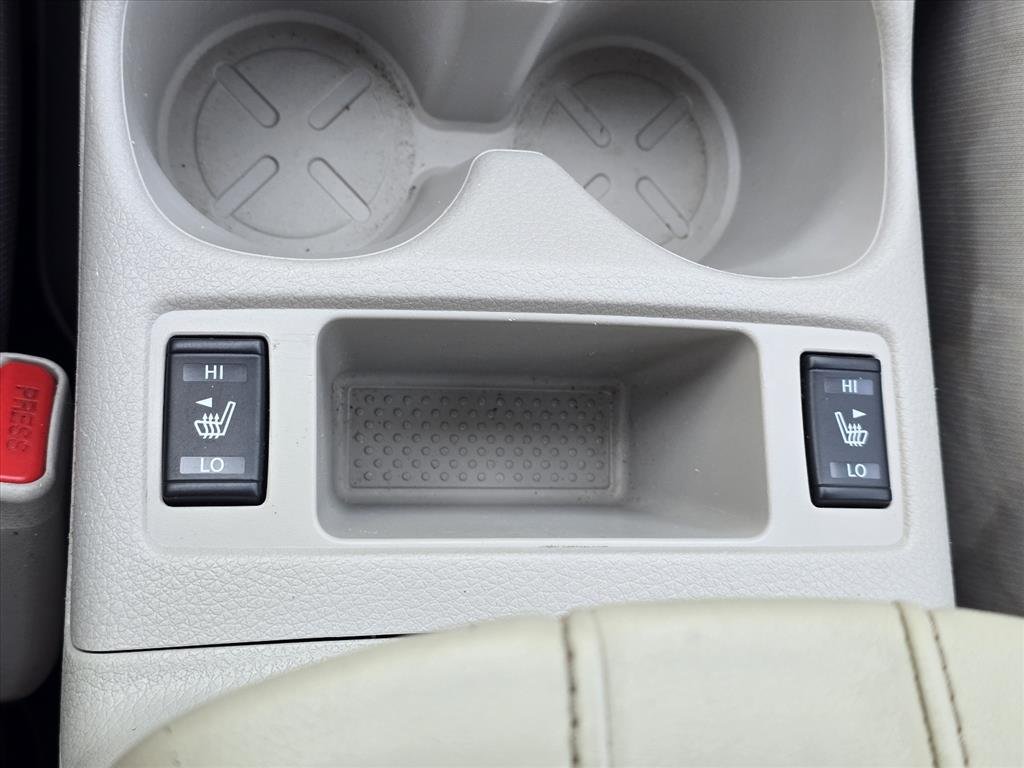 Used 2019 White Nissan SL image 21
