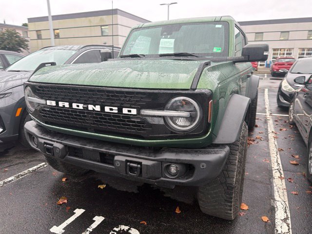 Used 2023 Eruption Green Metallic Ford Wildtrak image 5