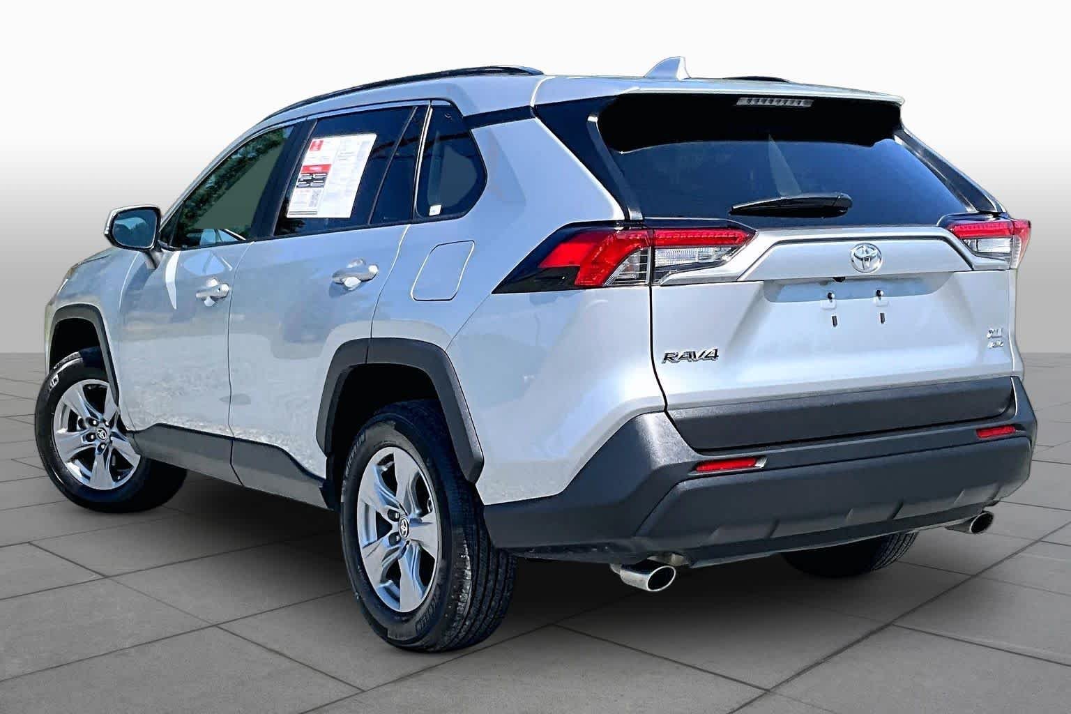Used 2025 Silver Sky Metallic Toyota XLE image 12