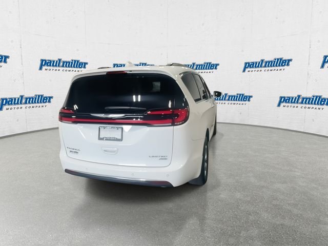 Certified Used 2022 Bright White Clearcoat Chrysler Limited image 10