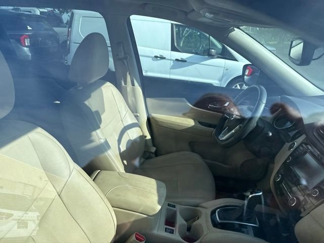 Used 2020 Red Nissan SL image 4