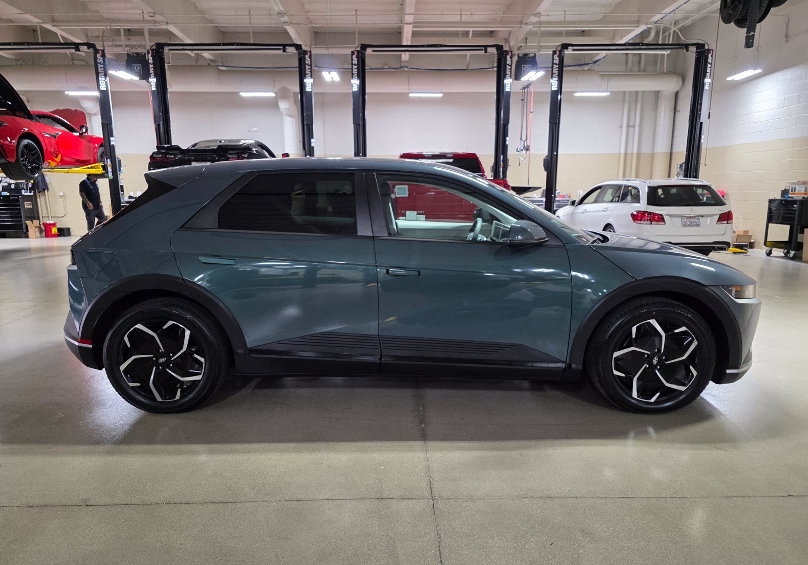 Used 2024 Digital Teal Hyundai SEL image 8