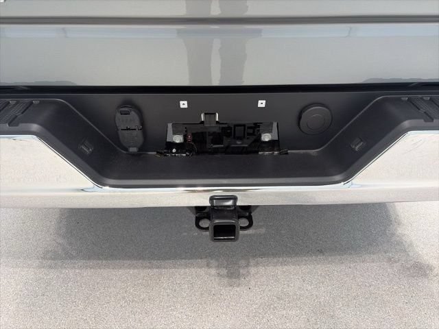 New 2026 Sterling Gray Metallic Chevrolet LT (2FL) image 21