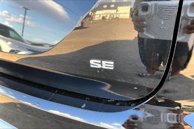 Used 2023 Black Mitsubishi SE image 23