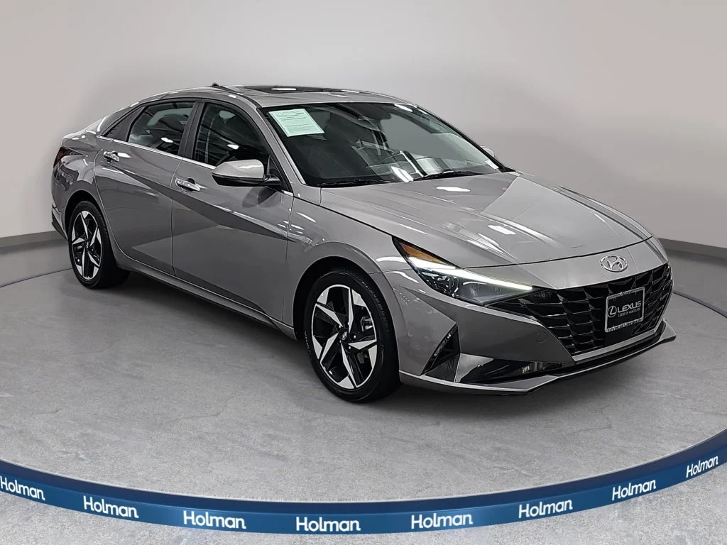 Used 2023 Silver Hyundai Limited image 4