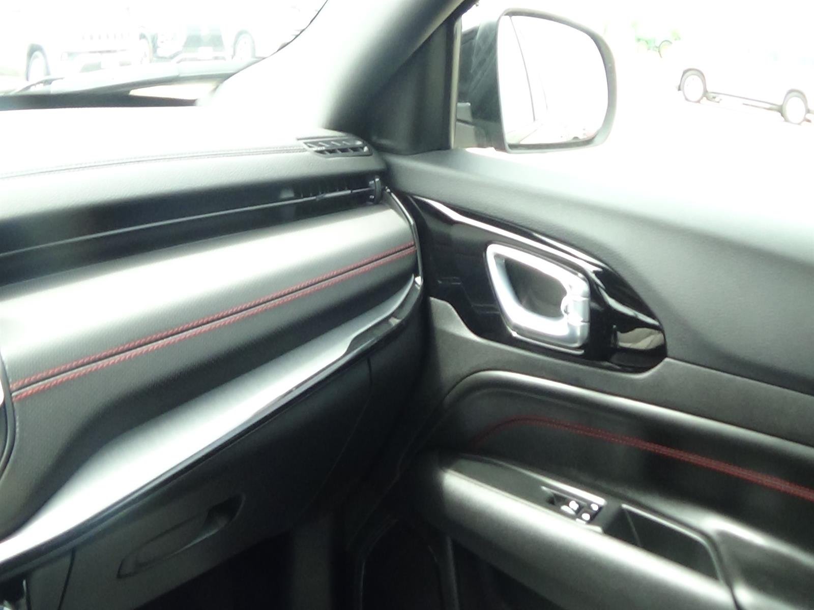 Certified Used 2024 Red Hot Pearl Coat (pr6) Jeep Trailhawk image 36