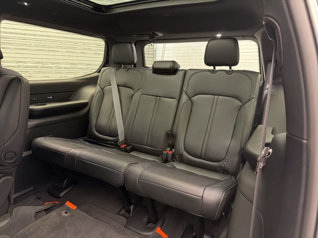 New 2026 Bright White Clear-Coat Exterior Paint Jeep Limited Reserve image 22