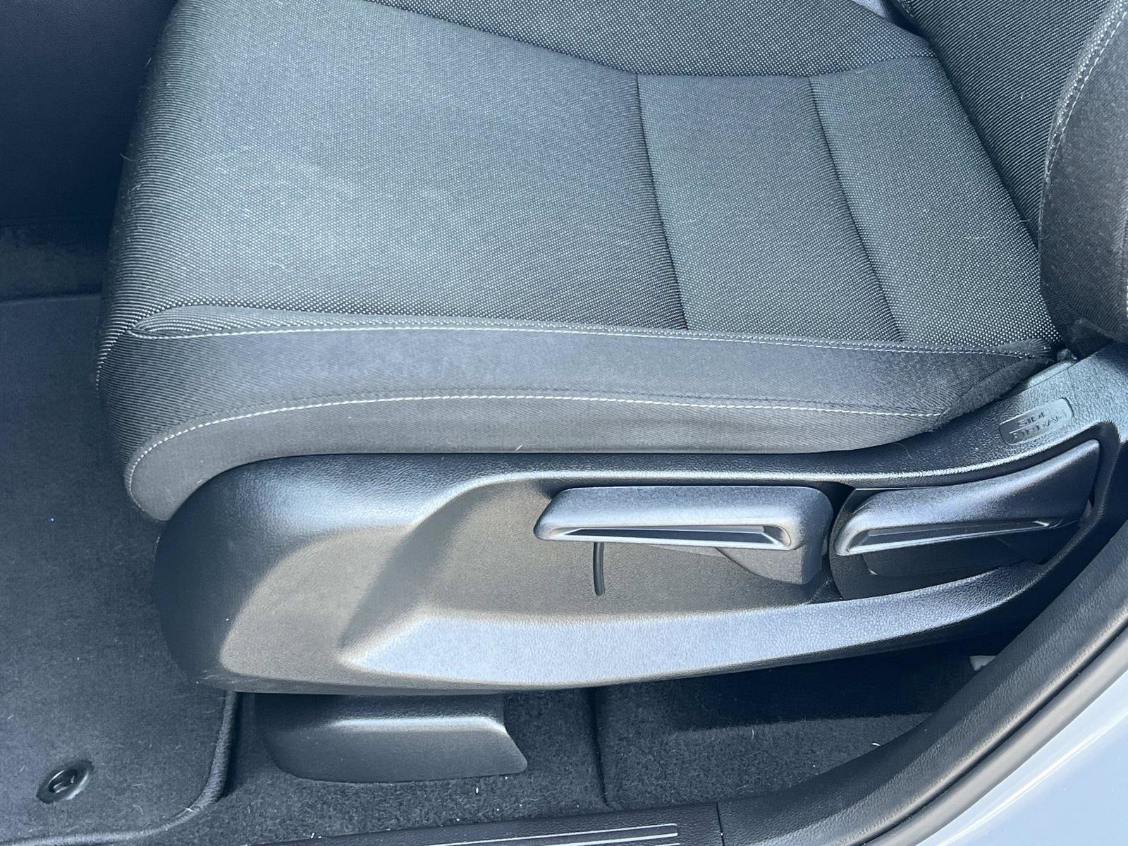 2025 Honda CR-V LX - Photo 16